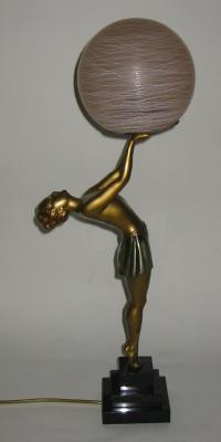 Appraisal: AN ART DECO SPELTER FIGURAL TABLE LAMP modelled as a