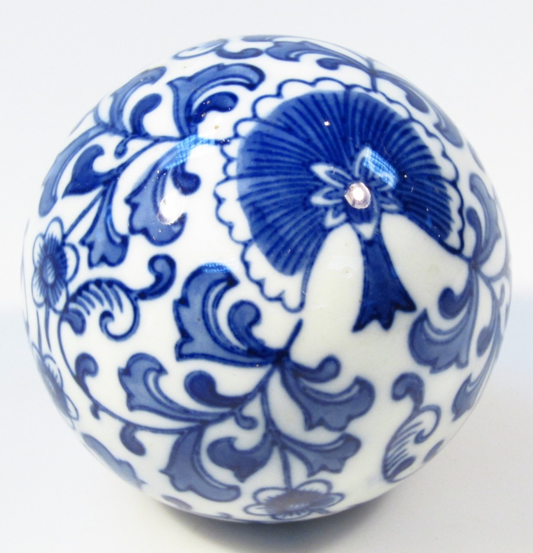 Appraisal: A thC Chinese blue and white porcelain carpet bowl style