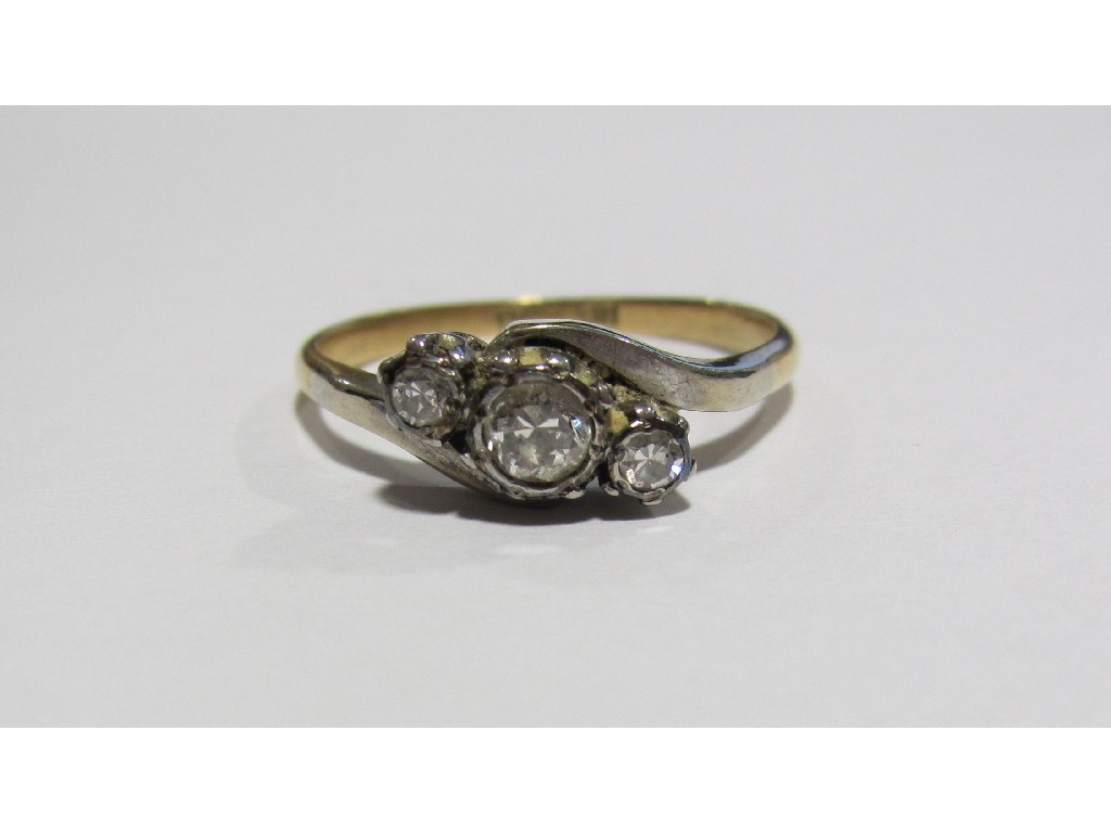 Appraisal: Eighteen carat gold diamond three stone twist ring