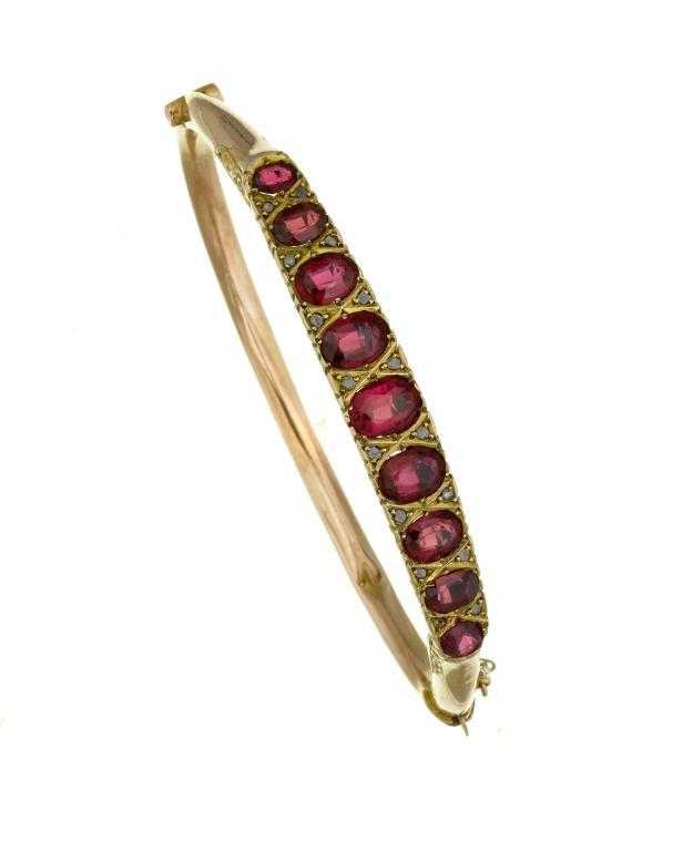 Appraisal: A VICTORIAN RUBY BRACELET the nine oval rubies graduated from