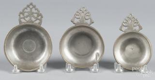 Appraisal: Three New England pewter porringer tasters th c largest -