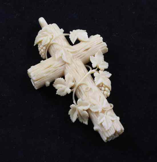 Appraisal: An Edwardian ivory rustic cross with vineous surround in in