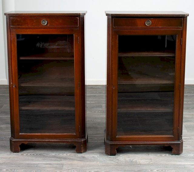 Appraisal: Mahogany Bookcases Pair Pair of Early to Mid th Century