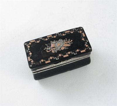 Appraisal: An early th century French mounted tortoiseshell snuff box with