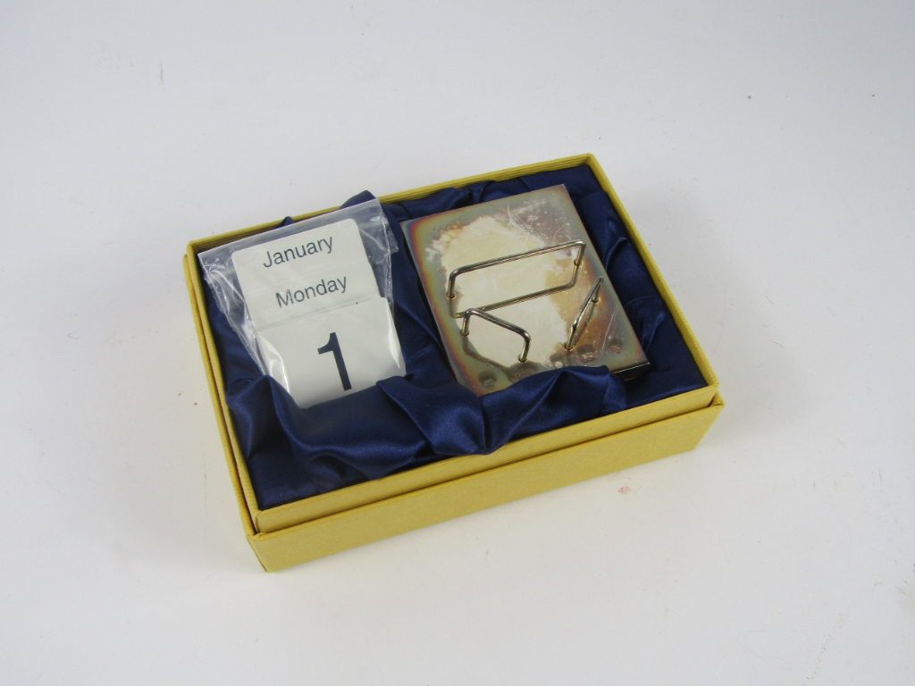 Appraisal: A Carrs silver perpetual desk calendar Sheffield boxed