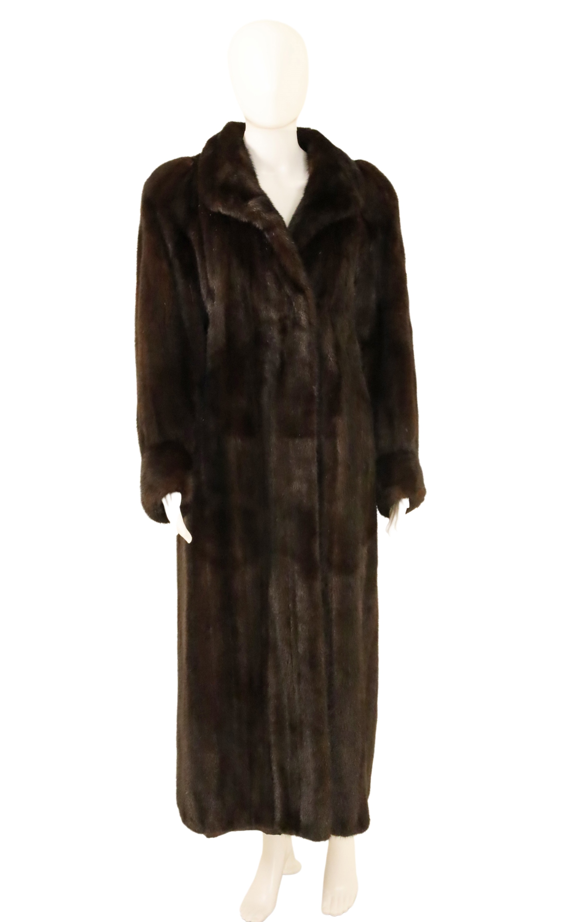 Appraisal: Full length ladies natural mink coat with V notched collar