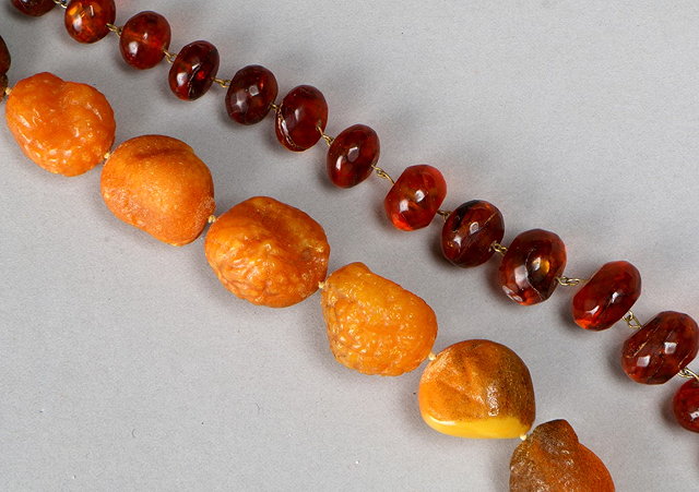 Appraisal: A GRADUATED BUTTERSCOTCH BEAD NECKLACE of natural form long grams