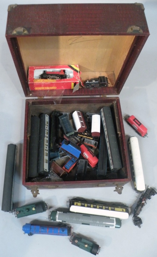 Appraisal: Various OO-Gauge trains and accessories to include a boxed Hornby