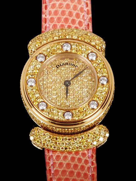 Appraisal: Dianoor Chameleon V a lady's carat gold yellow diamond and