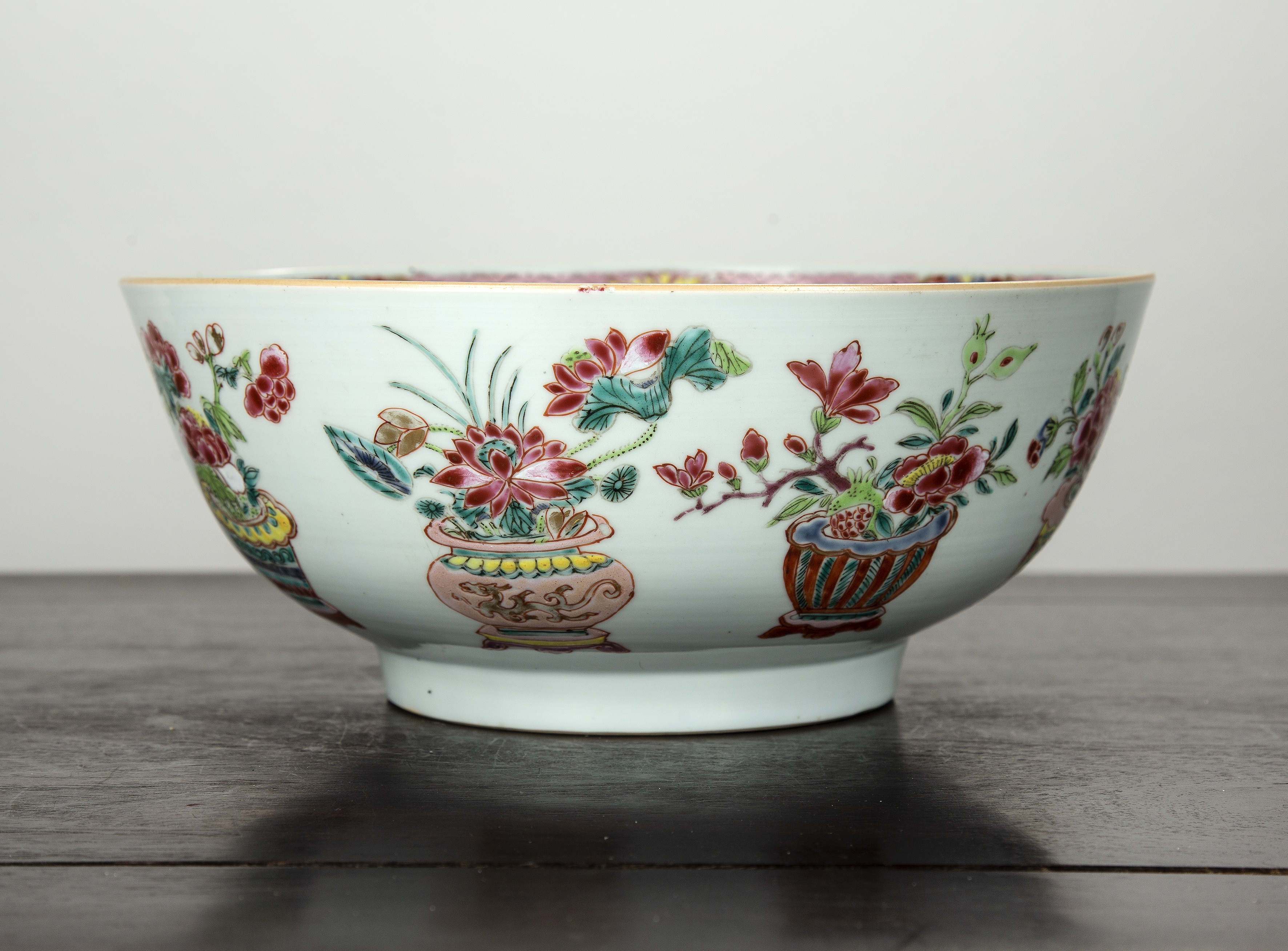 Appraisal: Famille rose bowlChinese th Century painted in enamels with baskets