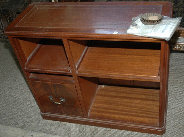 Appraisal: A SET OF HARDWOOD BOOKSHELVES