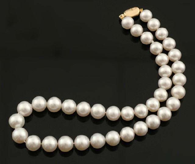 Appraisal: A strand of South Sea pearls Comprising thirty nine pearls