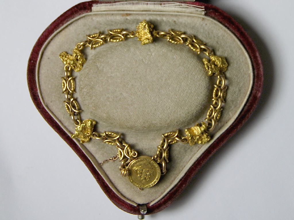 Appraisal: A Victorian Colonial unmarked gold fancy-link bracelet the chain interspersed