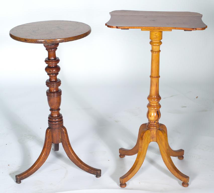 Appraisal: REGENCY PROVINCIAL OAK TRIPOD TABLE the circular top above a