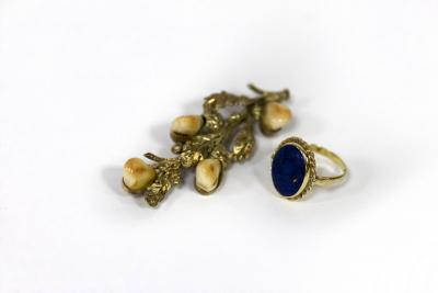 Appraisal: An ct gold and lapis dress ring circa the oval