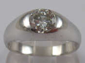 Appraisal: A French hallmarked carat white gold diamond solitaire ring the