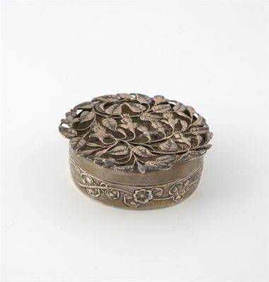 Appraisal: An Edwardian silver pot-pourri box by William Comyns London circular