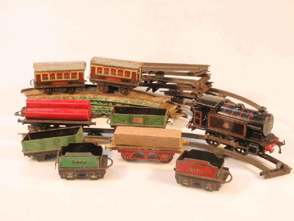 Appraisal: A Hornby guage train set with a type clockwork locomotive