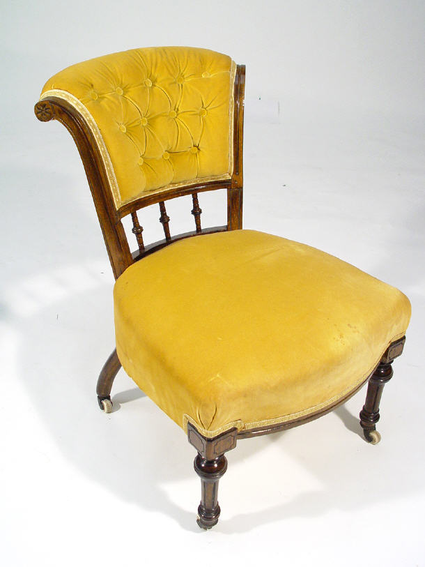 Appraisal: Victorian walnut framed nursing chair with yellow button back and