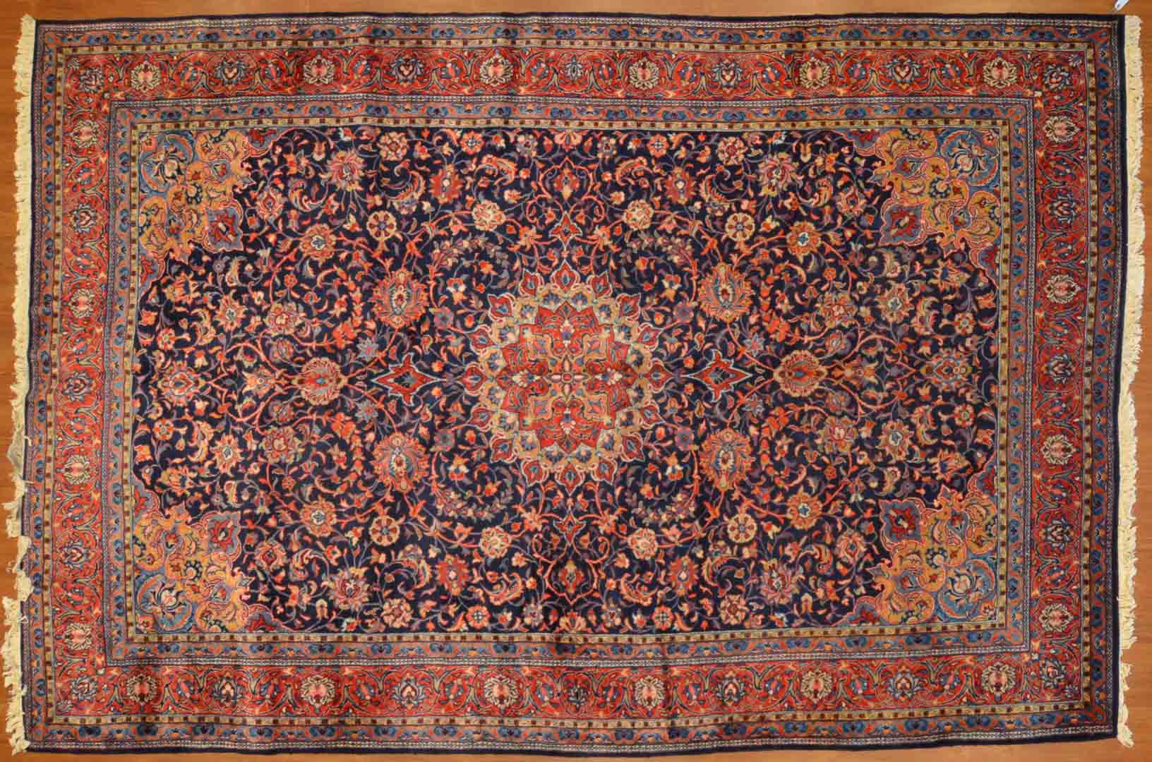 Appraisal: Persian Sarouk rug approx x Iran modern Condition Like new