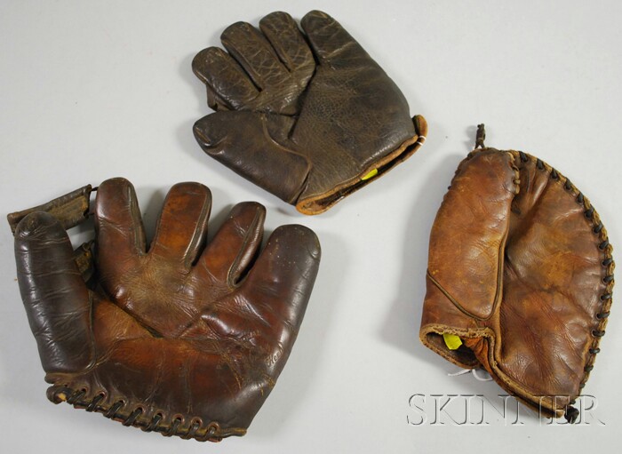 Appraisal: Three Vintage Leather Baseball Gloves a split-finger fielders with button-back