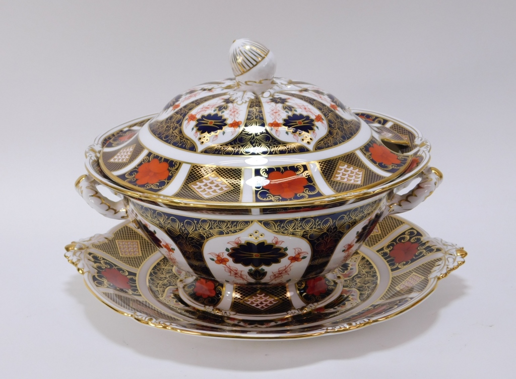 Appraisal: ROYAL CROWN DERBY OLD IMARI SOUP TUREEN England th CenturyFrom