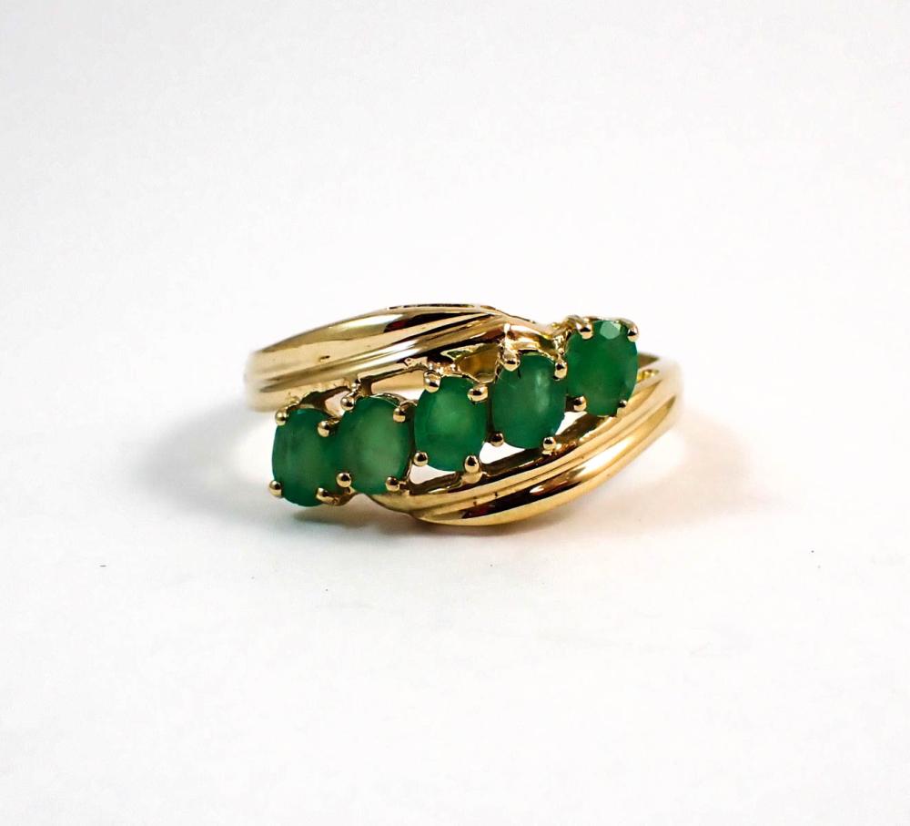 Appraisal: GREEN EMERALD AND YELLOW GOLD RING The k yellow gold