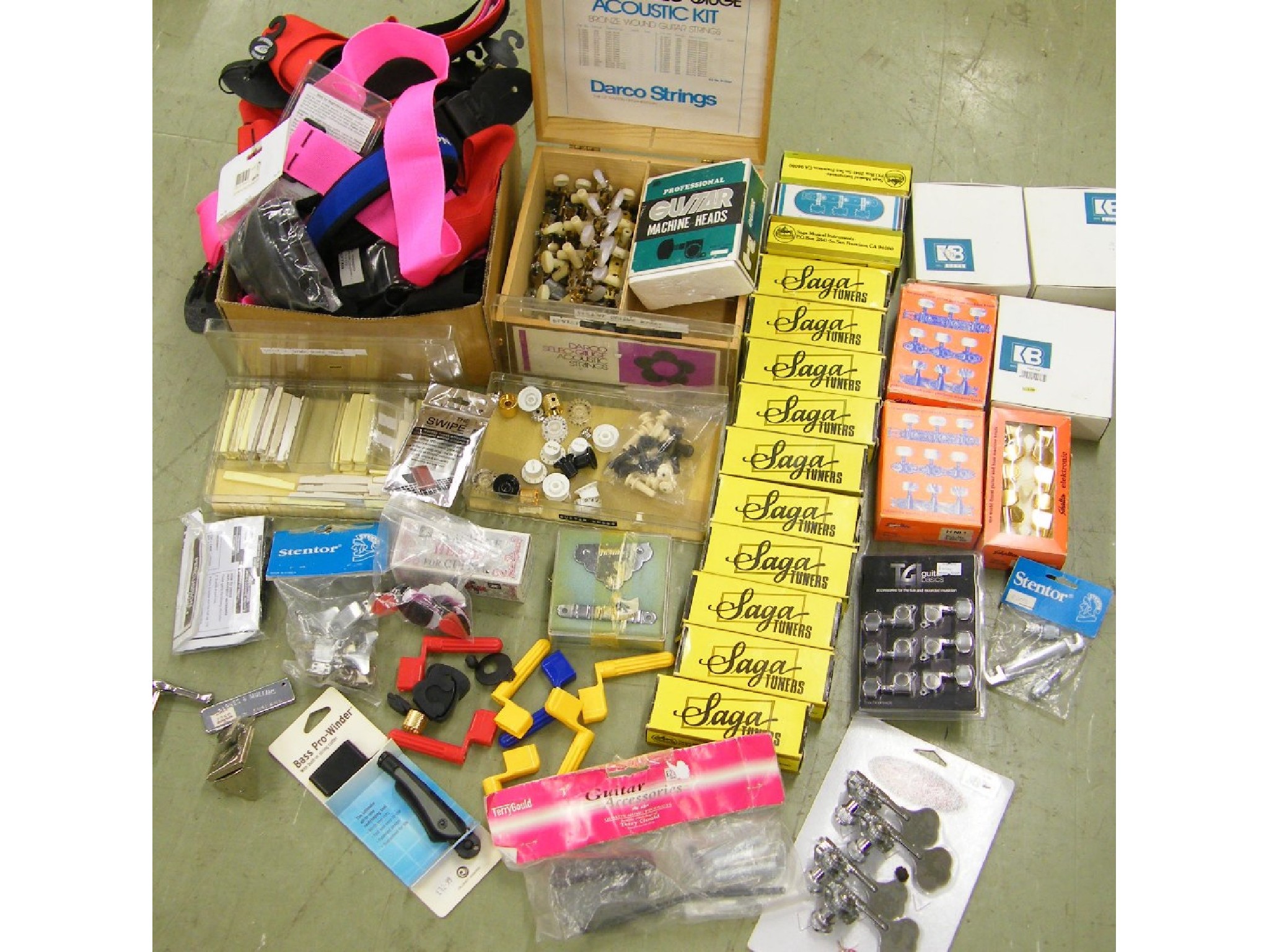 Appraisal: Quantity of guitar spares including a large quantity of tuners