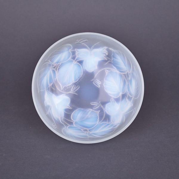 Appraisal: Etling Noisettes Opalescent Glass Bowl th century moulded with hazelnut