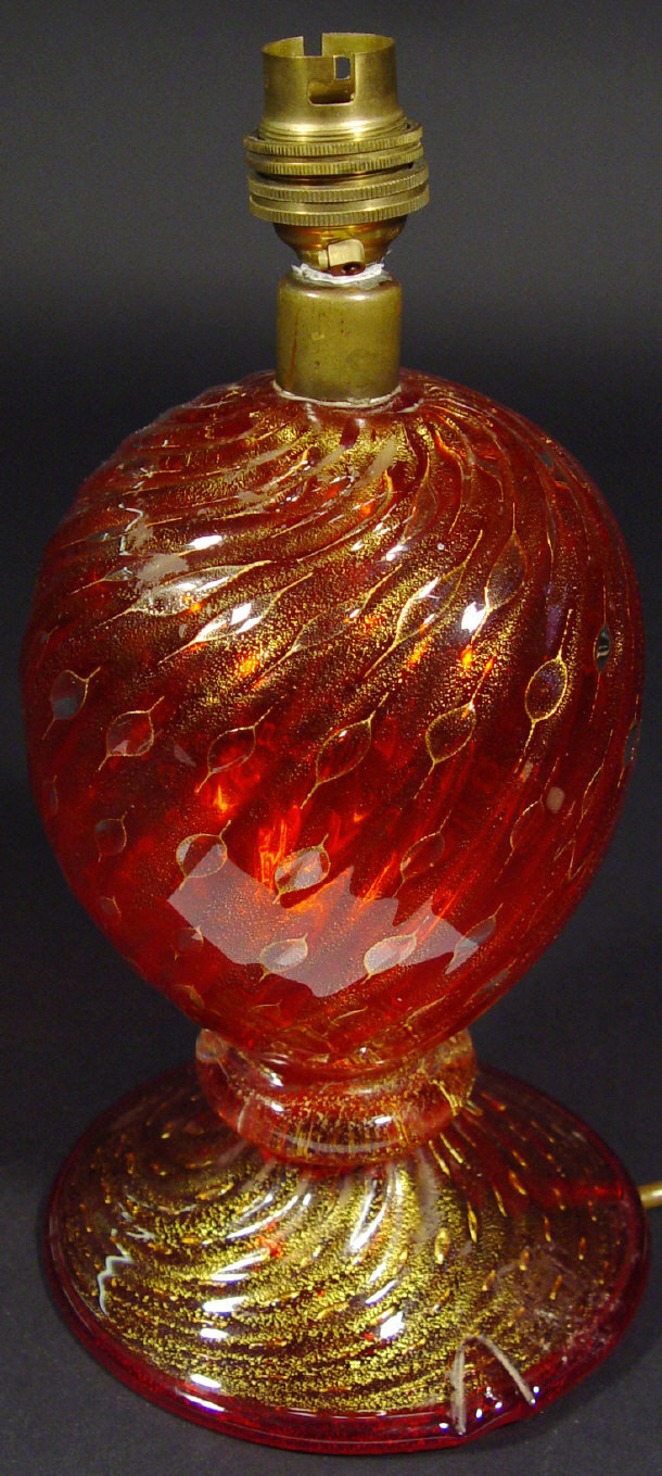 Appraisal: Murano fluted glass table lamp with gold and bubbled inclusions