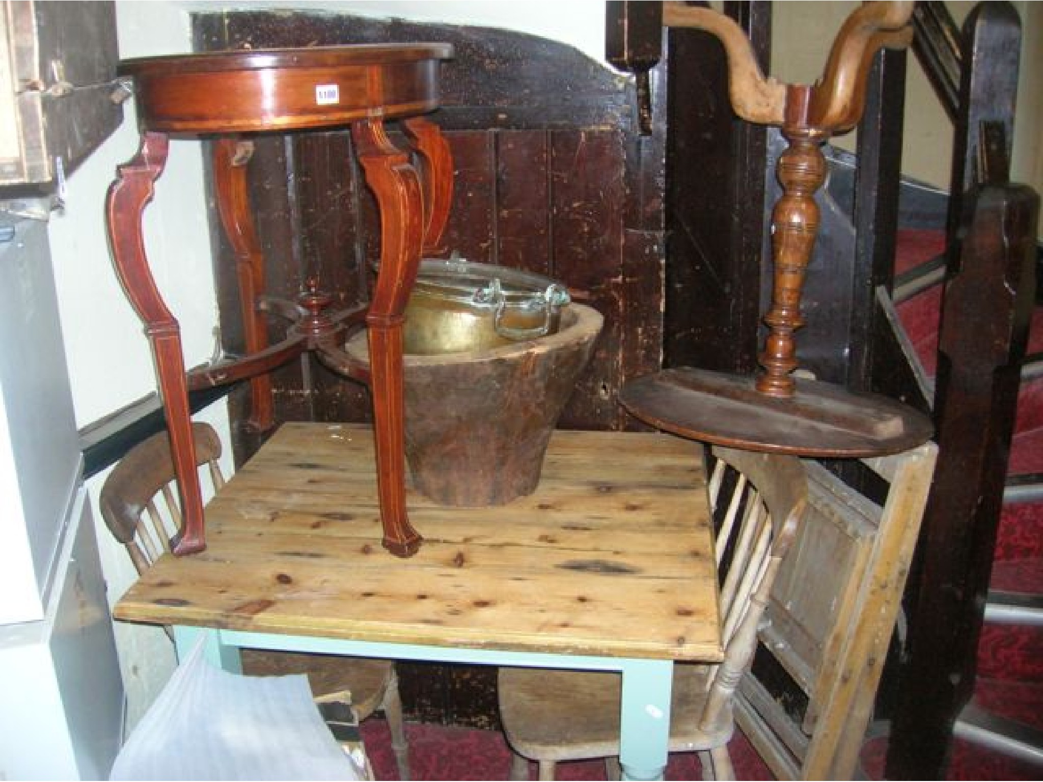 Appraisal: A small pine scrub top kitchen table of rectangular form