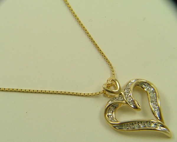 Appraisal: DIAMOND AND YELLOW GOLD PENDANT NECKLACE the K yellow and