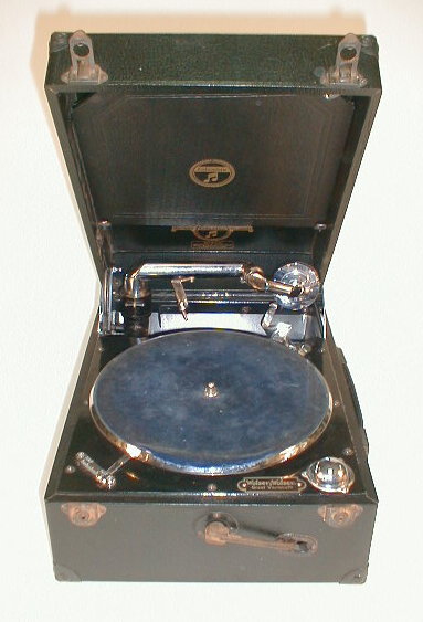 Appraisal: A Wolsey Wolsey table top gramophone