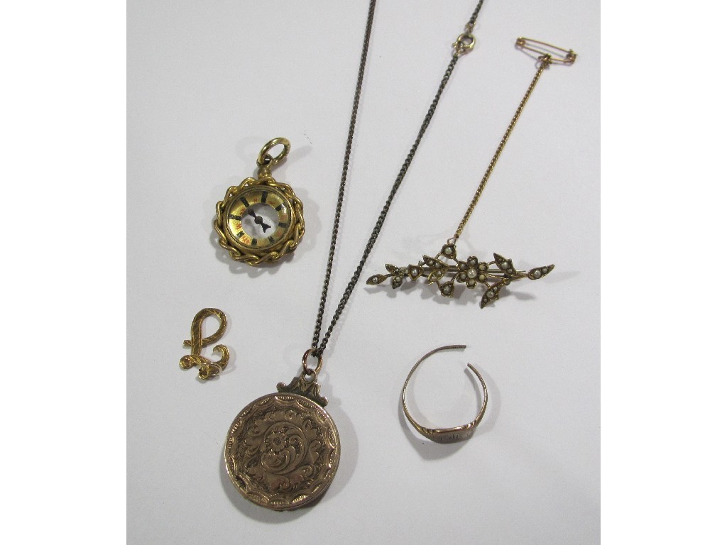 Appraisal: Lot comprising a compass fob an Edwardian gold seed pearl