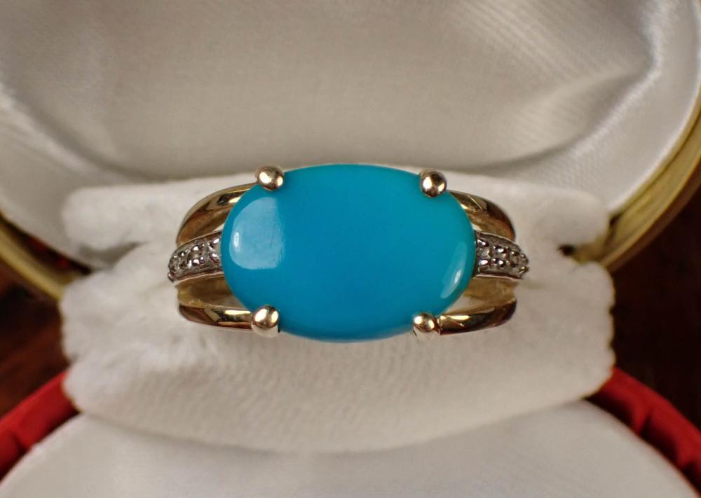 Appraisal: TURQUOISE DIAMOND AND FOURTEEN KARAT GOLD RING The k yellow