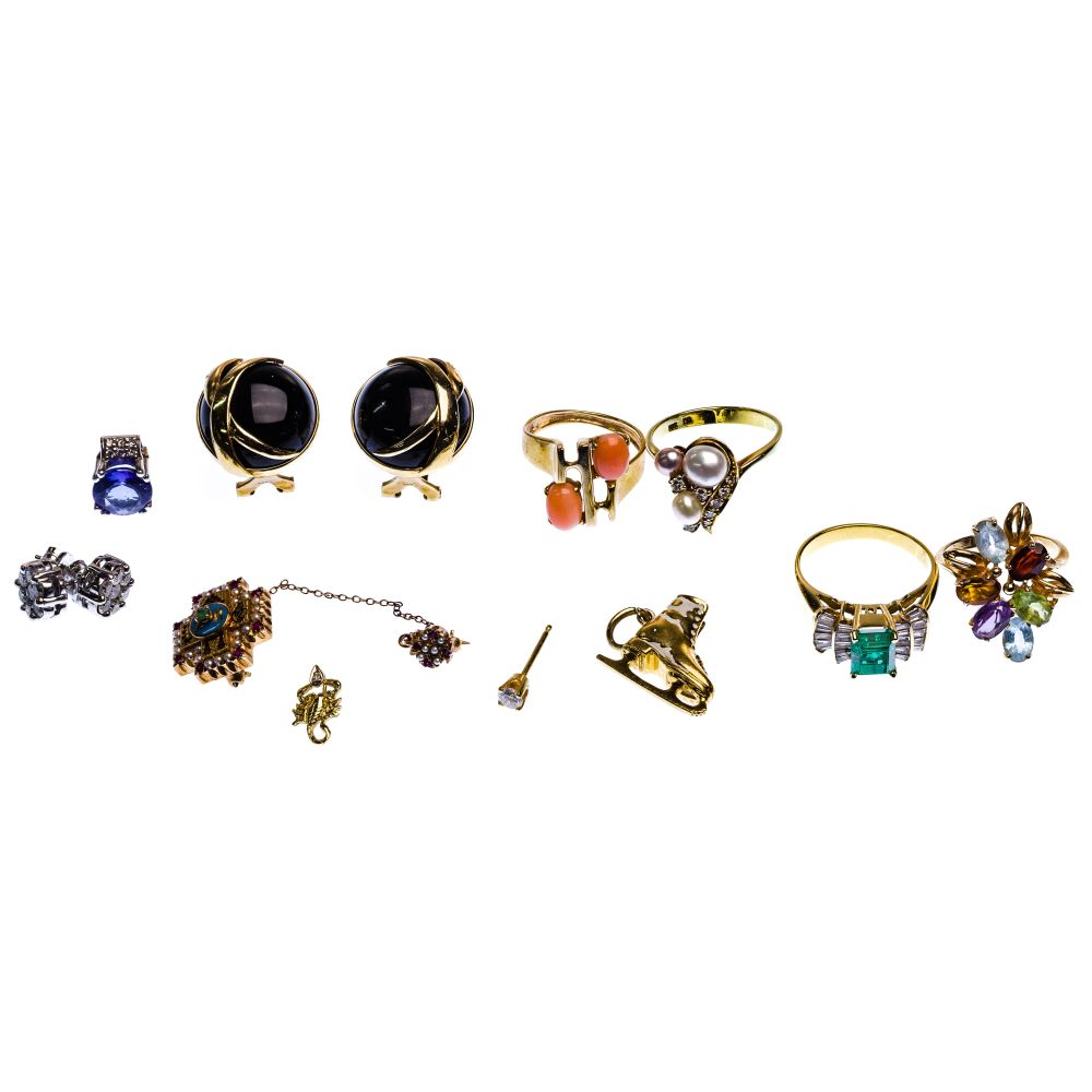 Appraisal: K GOLD JEWELRY ASSORTMENT items including rings pairs of pierce