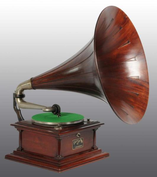 Appraisal: Victor IV Phonograph Disc with Wood Horn Description Mahogany Working