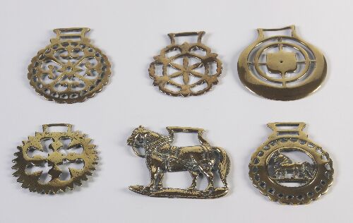 Appraisal: A collection of horse brasses and other horse related equipment