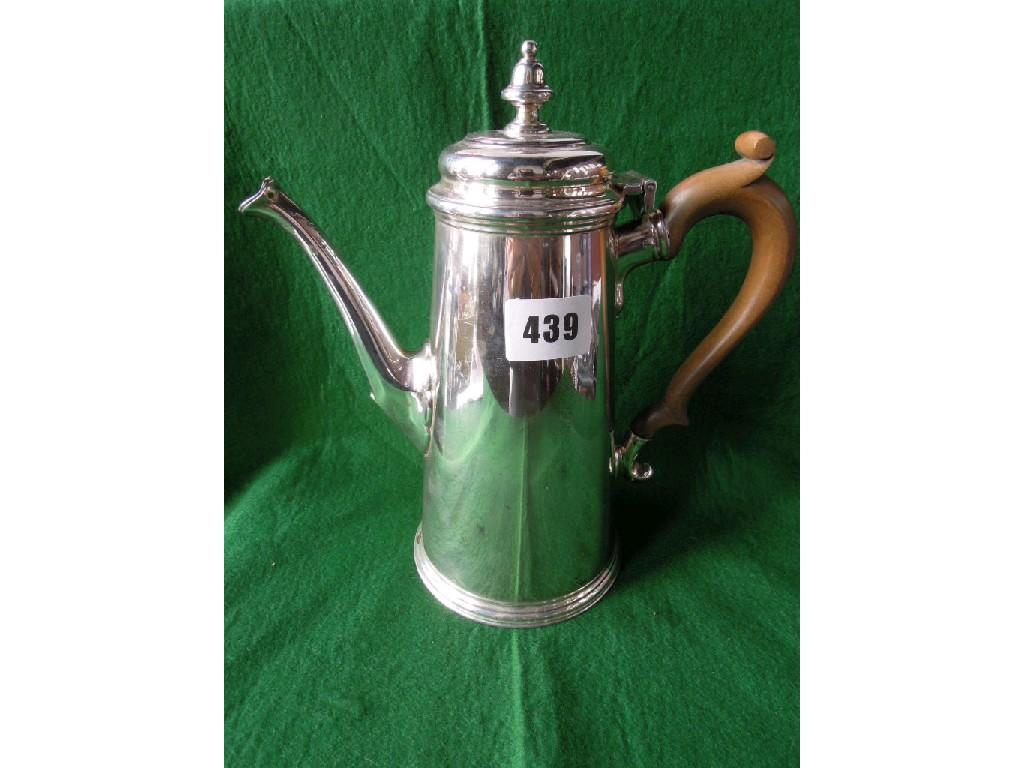 Appraisal: A silver coffee pot of plain Georgian style London stamped