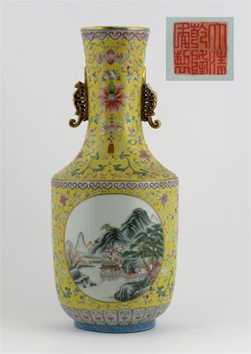 Appraisal: A Chinese famille rose vase painted with two panels of