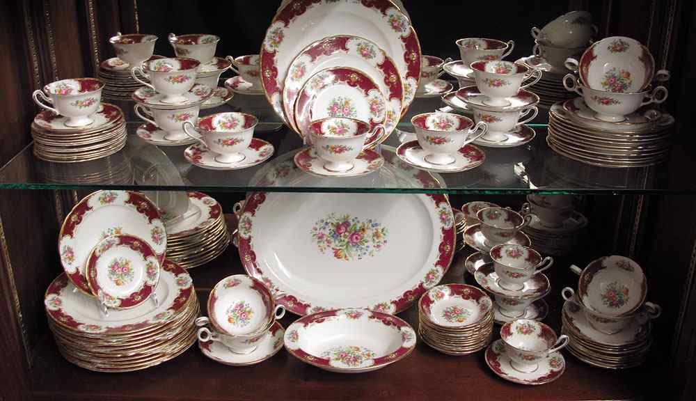 Appraisal: SHELLEY BONE CHINA SERVICE IN THE DUCHESS PATTERN pieces to