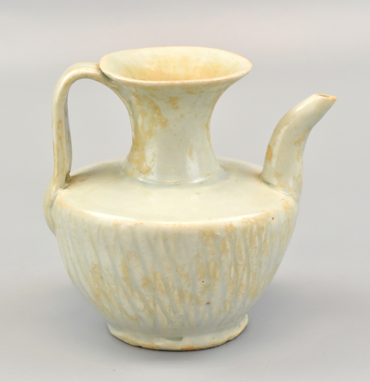 Appraisal: A Chinese qingbai glazed ewer Song Dynasty with characteristic white