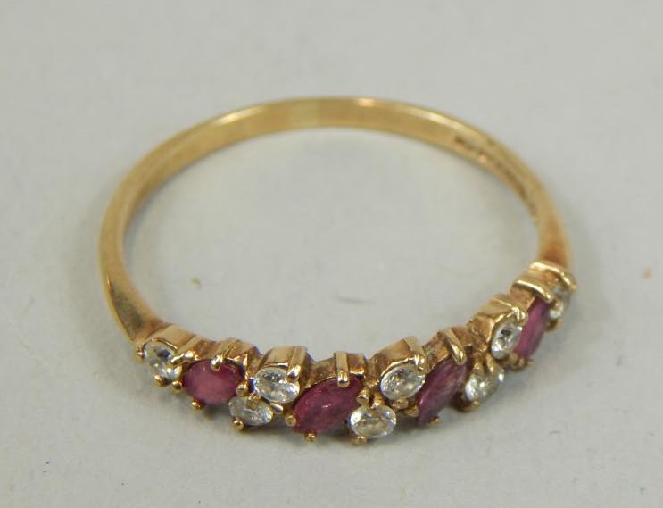 Appraisal: A ct gold red and white stone dress ring baguette