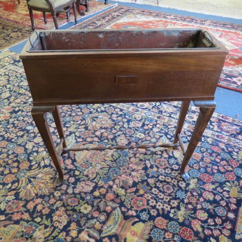 Appraisal: Mahogany Planter Queen Anne legs tin liner