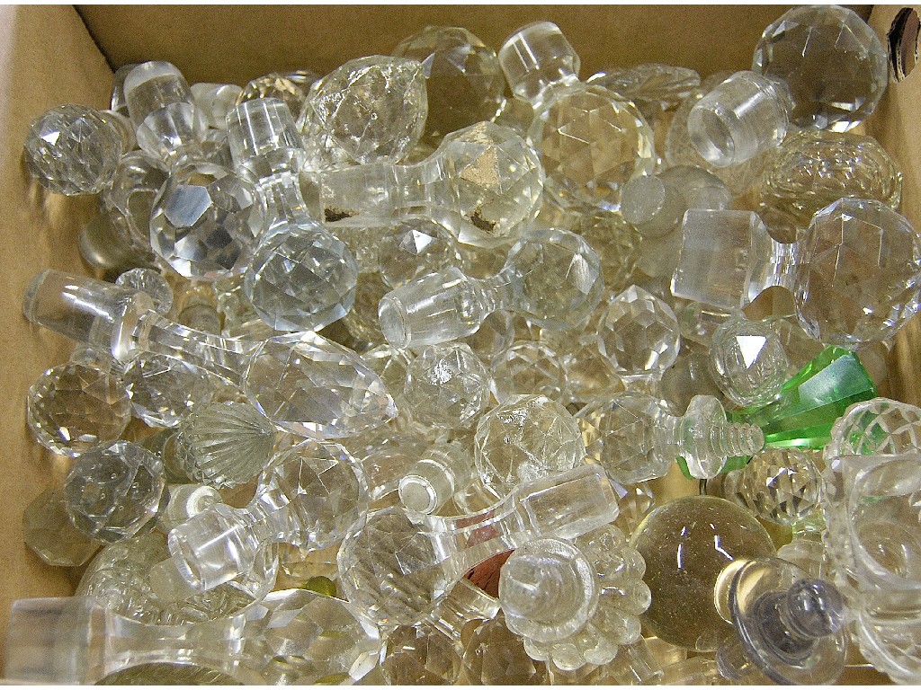 Appraisal: A quantity of decanter stoppers