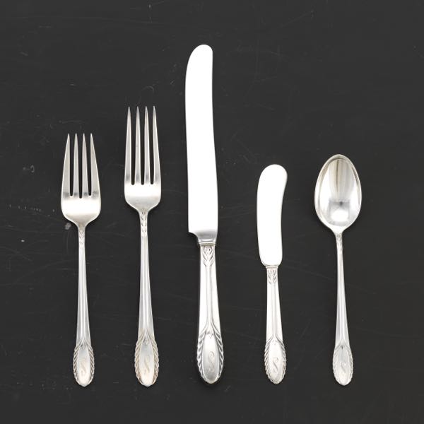 Appraisal: INTERNATIONAL STERLING FLATWARE SET TROUSSEAU PATTERN Total pieces including eight