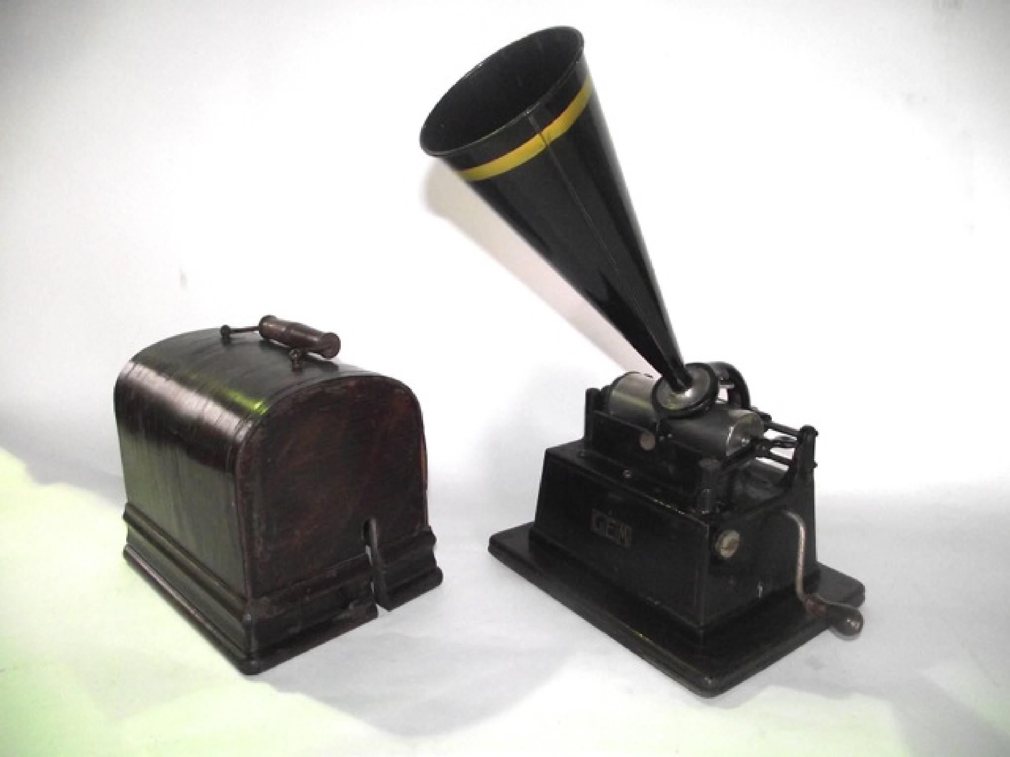 Appraisal: An Edison Gem phonograph serial number with latest issue date