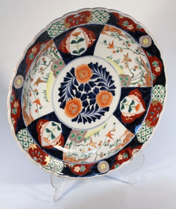 Appraisal: A late thC Japanese Imari pottery charger the circular body