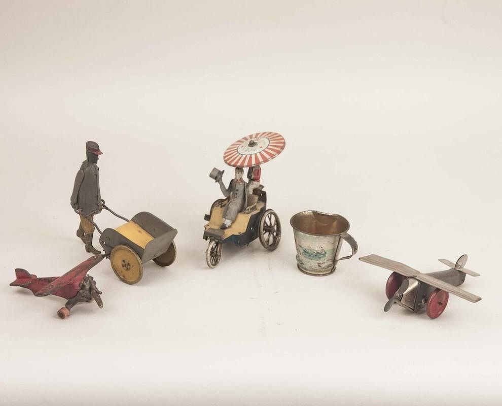 Appraisal: Assorted Tin Toys Assorted tin toys comprising a Marke figure