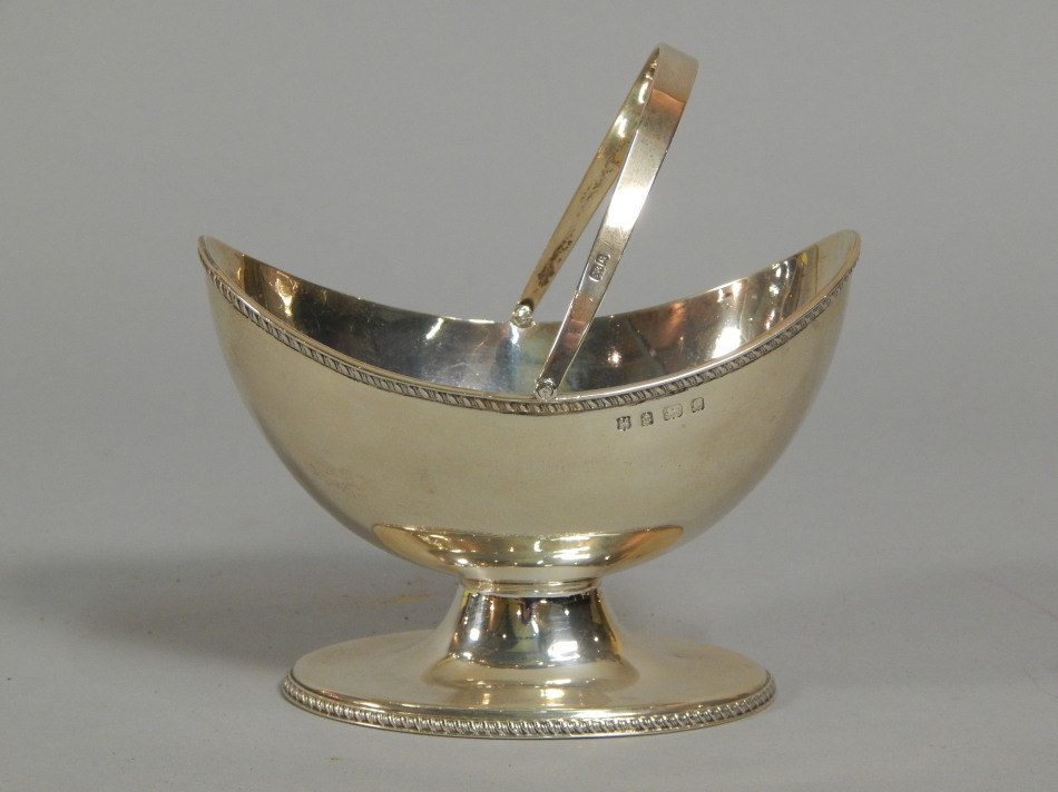 Appraisal: An Edward VII silver oval basket with a swing handle